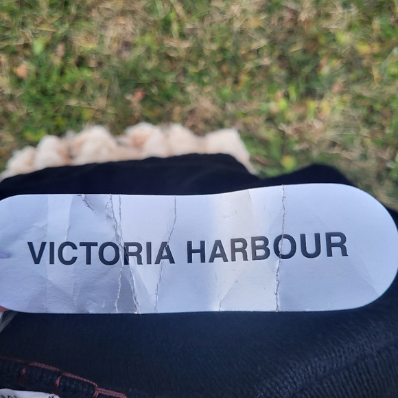 "Plenty of ๐ Elephants" VICTORIA HARBOUR Sweater - Picture 5 of 5